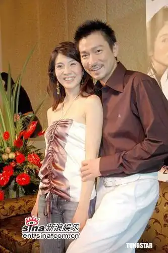 组图:刘德华亮相泰国 杨采妮笑谈与黎明绯闻