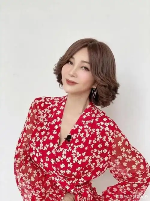 陈美凤晒旧照!腰到脚趾全透视,让林依晨看呆了