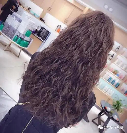 2019流行"螺丝烫"