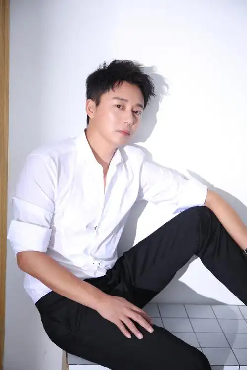 刘奕君白衬衫清爽写真图片56