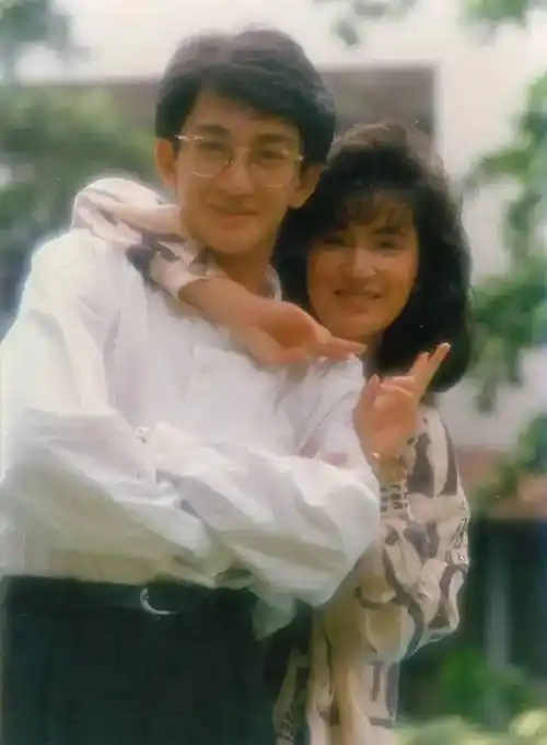 原创56岁吴启华婚姻坎坷与两任妻子分手如今单身独自抚养女儿