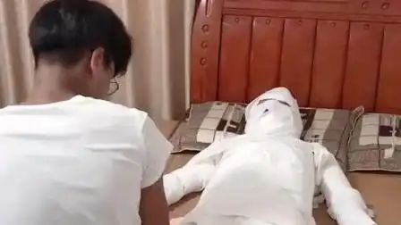 被老婆打到全身骨折还能坚持去厉害了