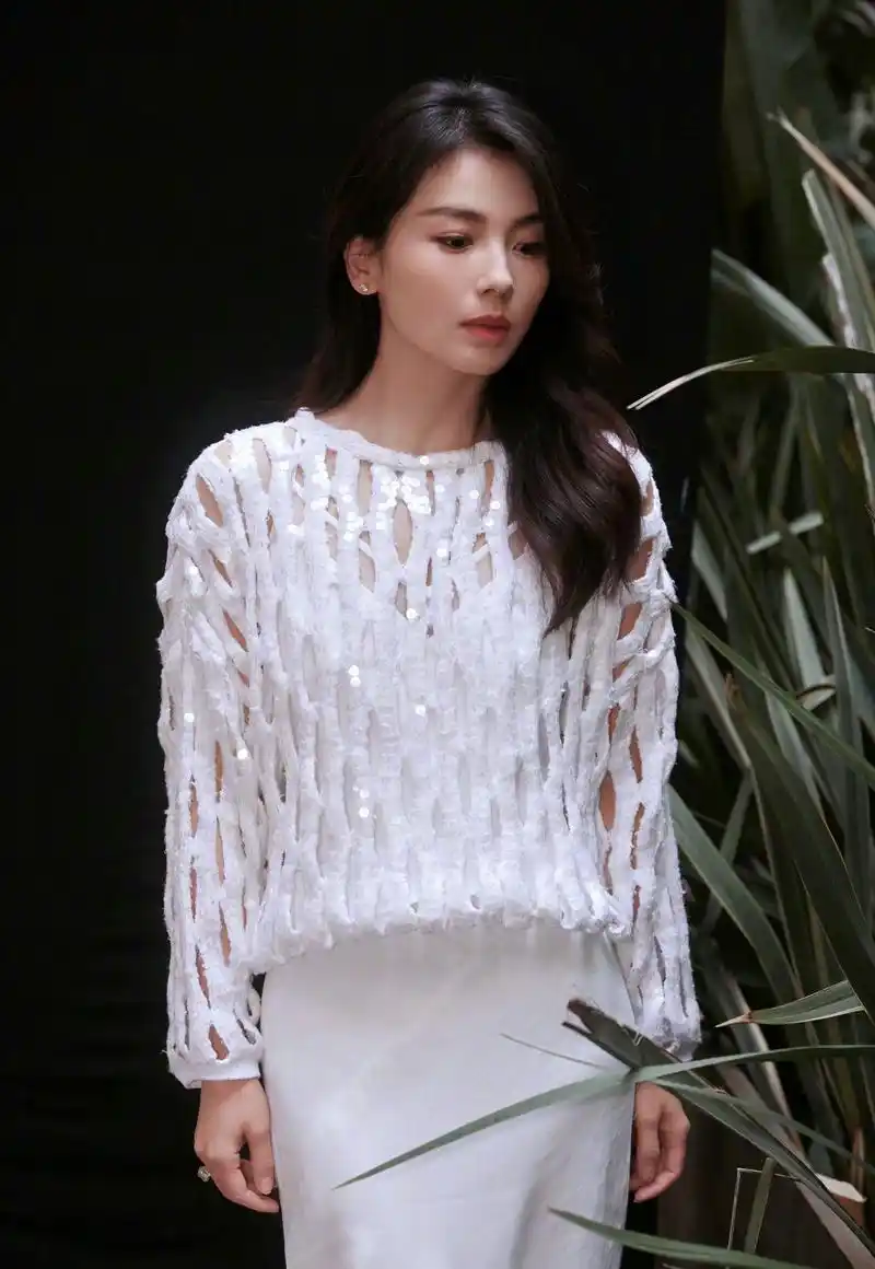 刘涛白色长裙优雅时尚写真