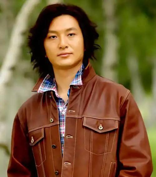 《金色的阿拉善》是著名蒙古族歌唱家,新一