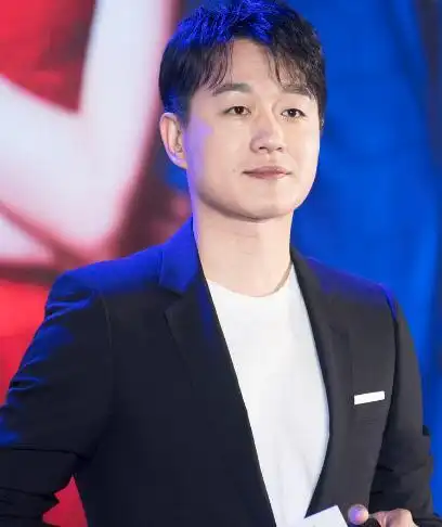 佟大为一家外出采摘,农场中种满奇花名卉,家人大汗淋漓干劲十足