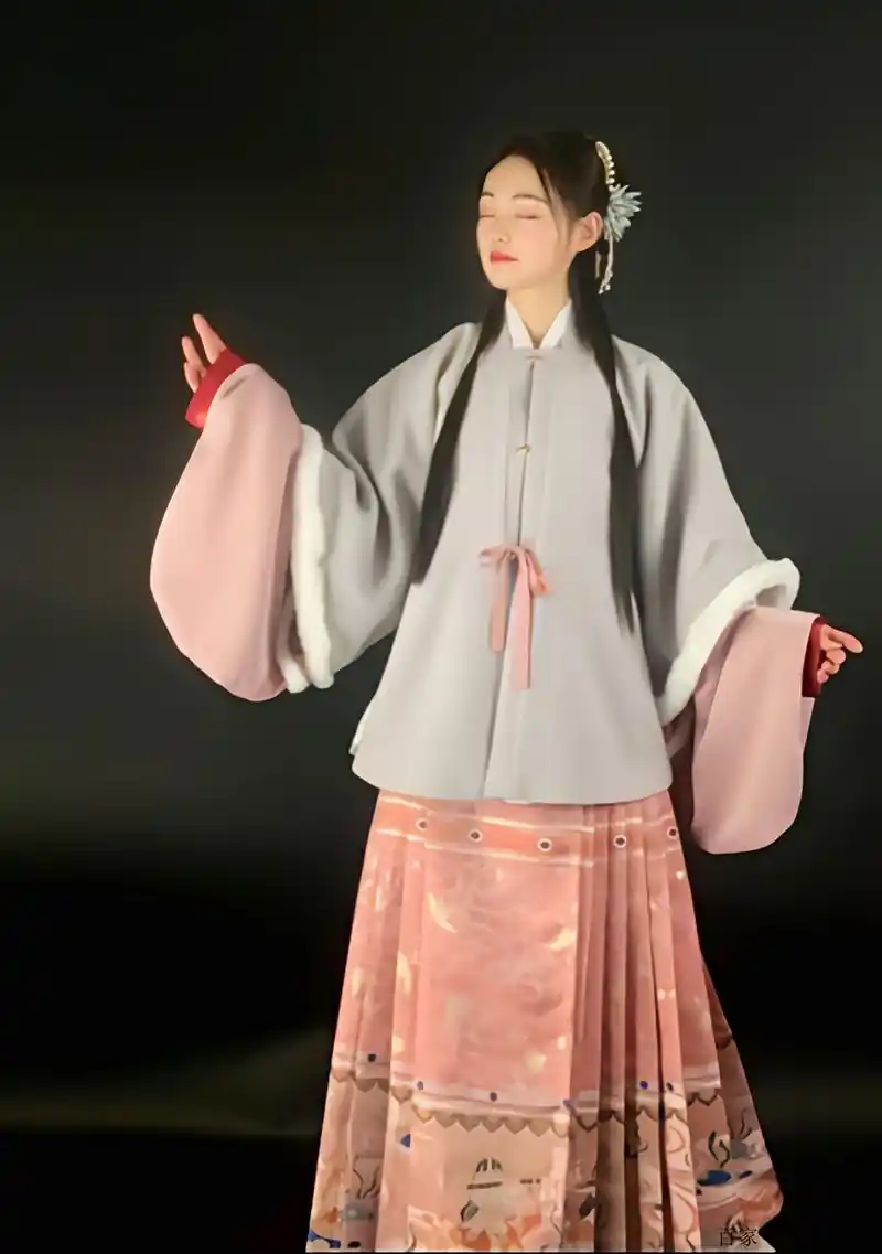 明制汉服中最常见的外套披袄,长款温婉短款活泼,你更喜欢哪一款