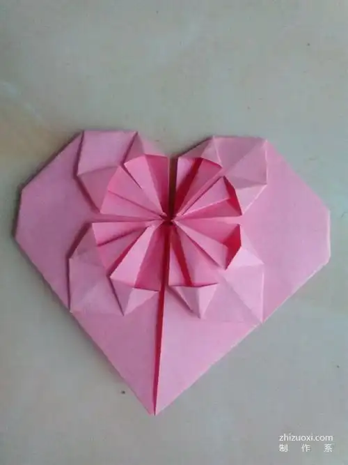 很简单的心形折纸折,折出一款爱心图片图解
