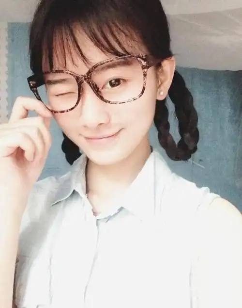 鞠婧祎为证自己没有整容晒出来14岁穿吊带的照片粉丝这次没话说了吧