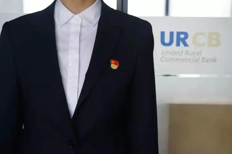 建党日作为党员这样佩戴党徽才正确