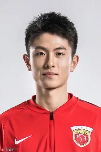 2018赛季上海上港大头照