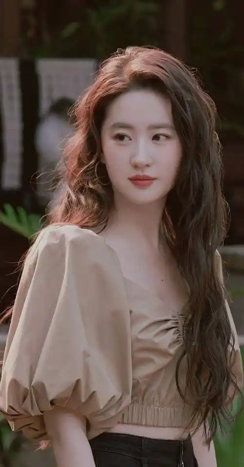 清纯可人.这样的刘亦菲你喜欢吗?你觉得她美吗?她的颜值巅峰在哪里?