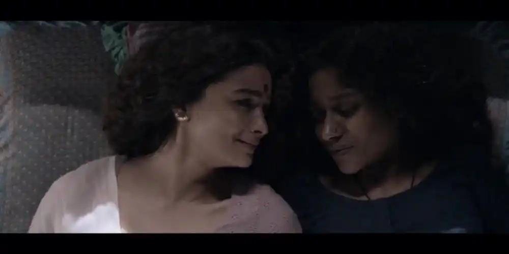 我们面对面坐着一个由生一个向死