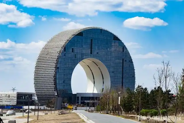 快要建好的一汽红旗创新大厦