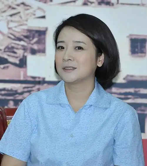 事实证明55岁的陈小艺已经活成了一个笑话