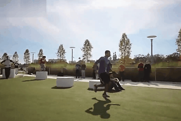 跑酷跳跃腾空gif动图_动态图_表情包下载_soogif