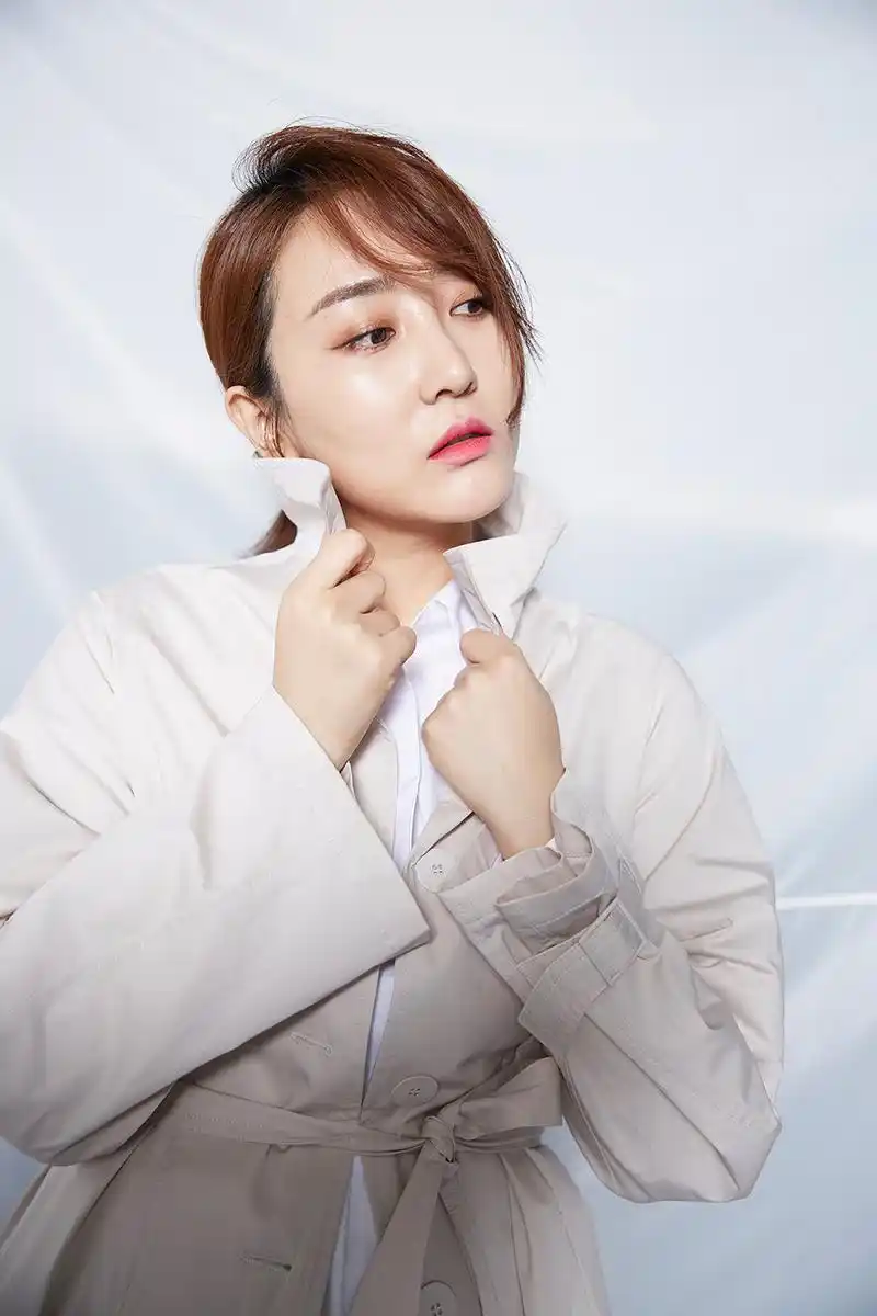 高姝瑶杂志大片曝光 "超正"穿搭难掩好身材