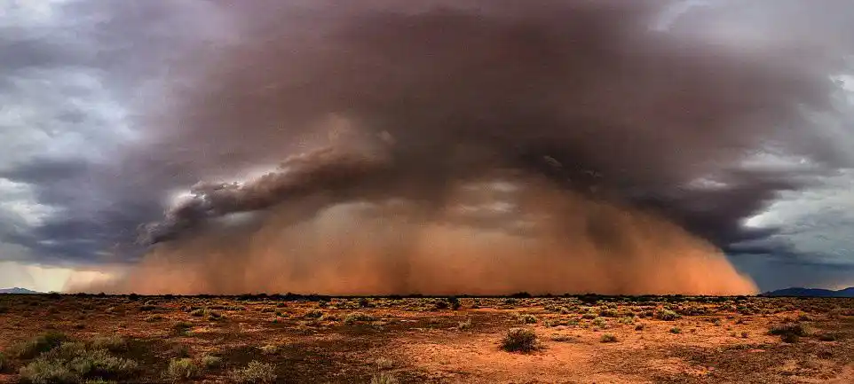 镜头记录美国龙卷风走廊残酷风暴中的极致美景