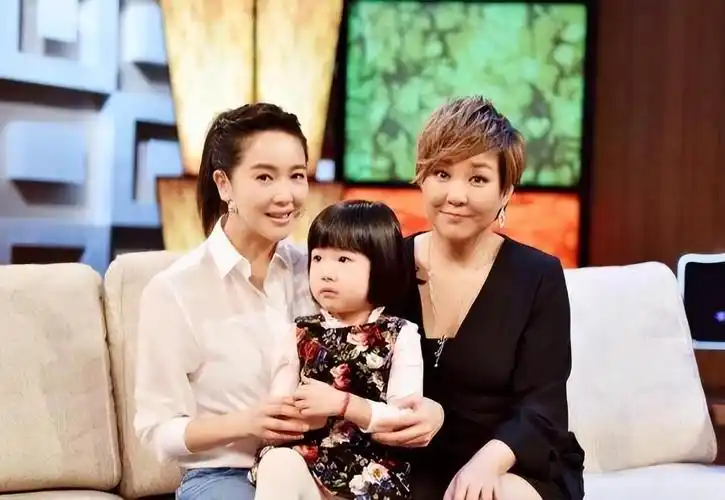 左小青个人资料简介及老公剧照(左小青:嫁大20岁富商老公,历经11年