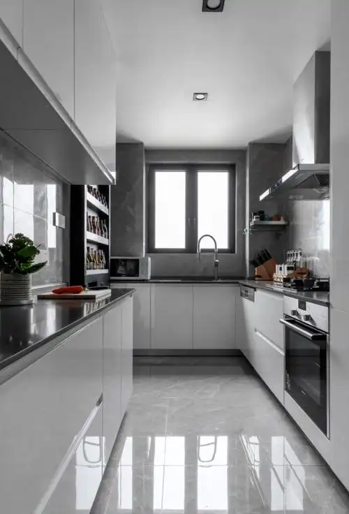 黑色厨房台面配什么颜色橱柜门