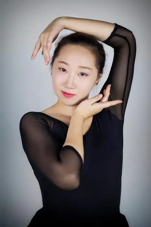 舞蹈老师形象照