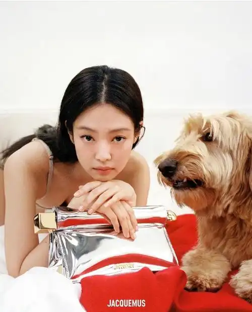 jennie x jacquemus广告照片公开,扑面而来的高级感,妮妮美爆了!