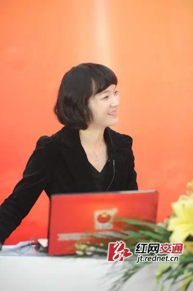 赵应华,罗玉梅代表:湖南要加快交通扶贫速度