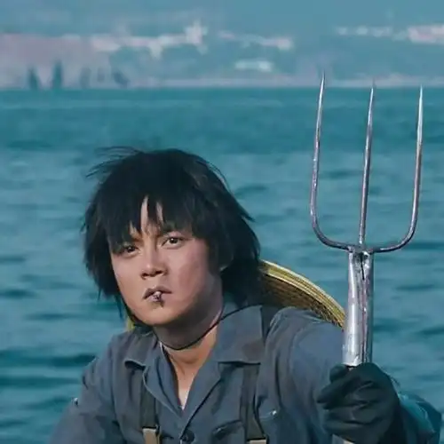 在本岛生活,更是有机会可以遇到出海打渔归来的潮汐海灵--袁华!