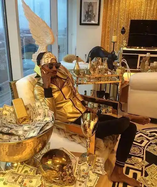 如果突然成了暴发户你是选择炫富还是选择低调