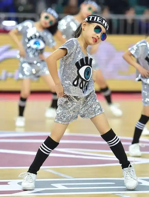 cba山西汾酒vs广厦:小朋友激情热舞萌翻全场