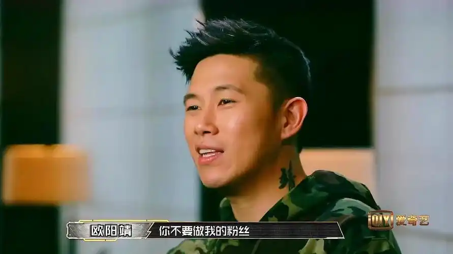 欧阳靖:喜欢看周星驰电影,广东话版本看了一百遍,又去看普通话-影视综