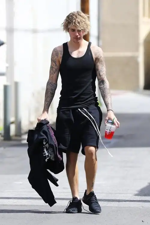 justinbieber最新西好莱坞街拍