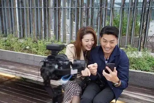 18年前地铁邂逅一见钟情!袁伟豪视周励淇为女神