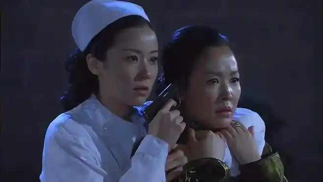 边城破晓:女特务假扮护士刺杀师长,男友苦苦相劝,她却执迷不悟