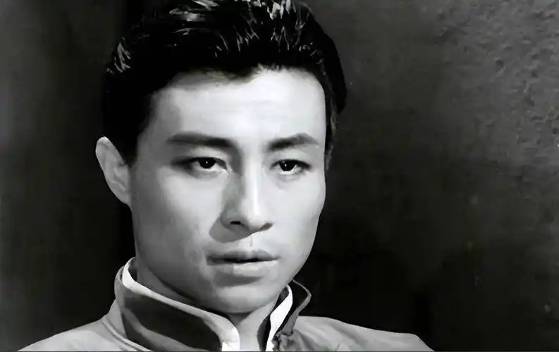 比起现在的年轻演员,王心刚也算是老一辈演员的楷模了.