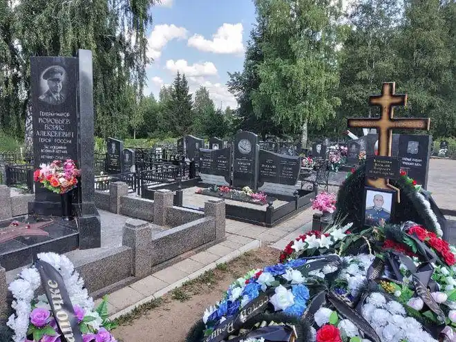 殒身许国真名将 探访阵亡乌克兰的俄罗斯王牌飞行员墓地