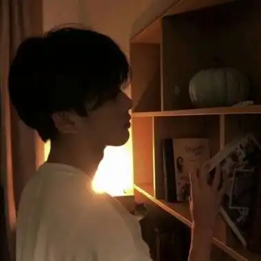 伤感头像男生心碎抽烟,男生抽烟头像伤感侧面 孤独