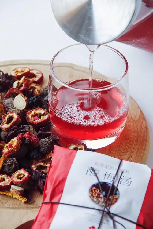 世间情动无非是盛夏白瓷酸梅汤碎冰碰壁叮当响酸梅汤