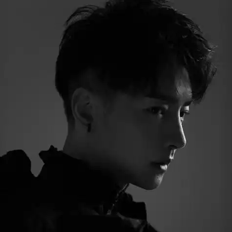 男生头像冷酷侧脸高清黑白唯美我就喜欢这样的男头