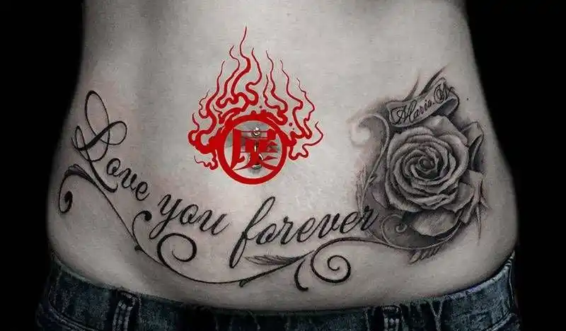 花 字母 腹部遮盖纹身图片