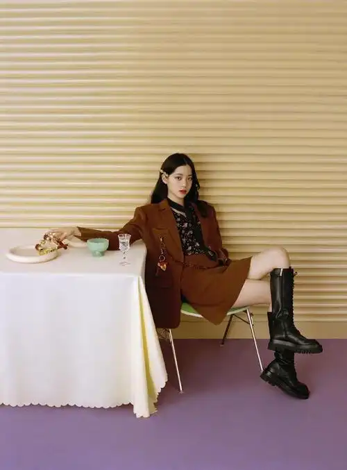 欧阳娜娜秋日写真释出,温柔毛衣配帅气皮靴,尽显独特魅力