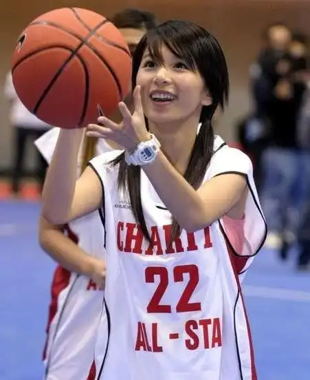 女星穿球服,范冰冰和baby加起来都比不上她!