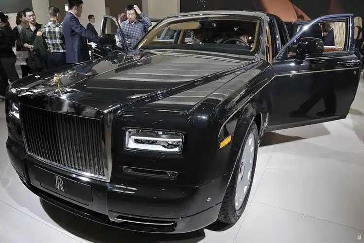 【一点资讯】极致奢华!世界十大顶级名车排名,劳斯莱斯夺冠! www.