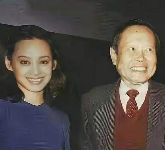 纪实宁静和姜文传绯闻25岁嫁给美国前夫52岁依旧追求自由