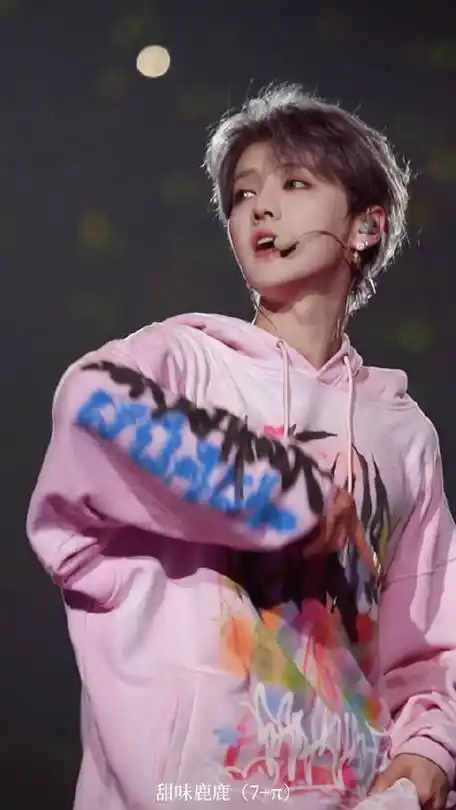 以为自己是鹿晗吗#  鹿晗唱跳能力这么强,当然不可能人人都是鹿晗啊