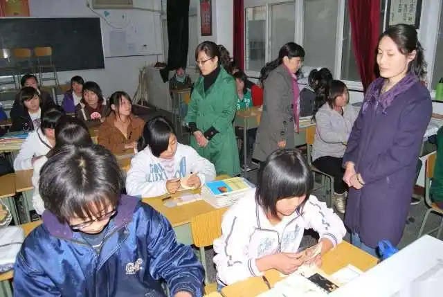 农村孩子上完初中,还有必要读中专吗?农民工:砸锅卖铁也要读!