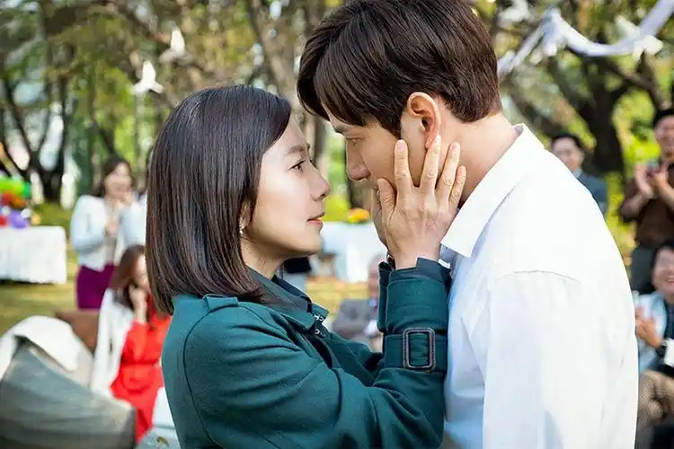 《夫妻的世界》热播,老公出轨离婚再出轨前妻,虽然狗血但很生活