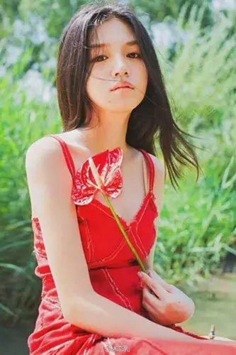 演员春夏大荧幕首秀演出抢眼引关注