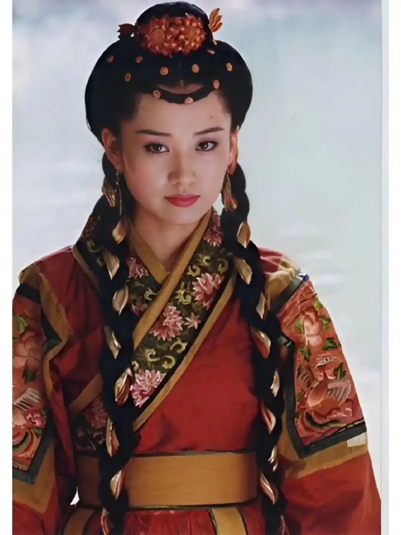 2001年张纪中执导的《笑傲江湖》剧照,许晴版任盈盈     676767