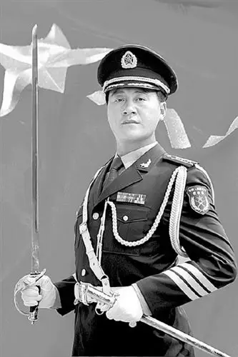 仪仗队队长和护旗手都是咱老乡