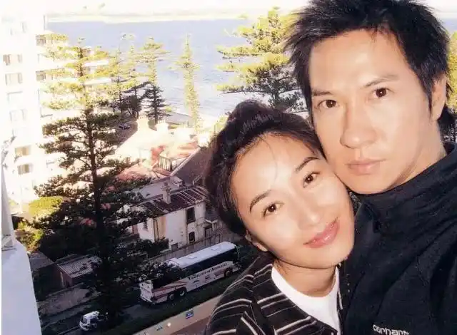 演员关咏荷,从南非捡回一个老公,结婚20年终获幸福